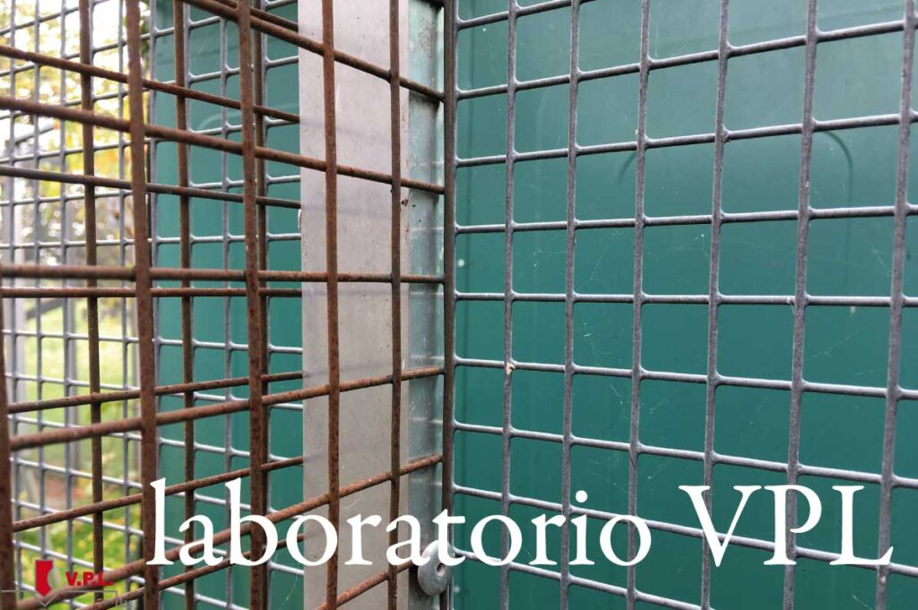 Rete eterna per voliere come dimostrato dal test